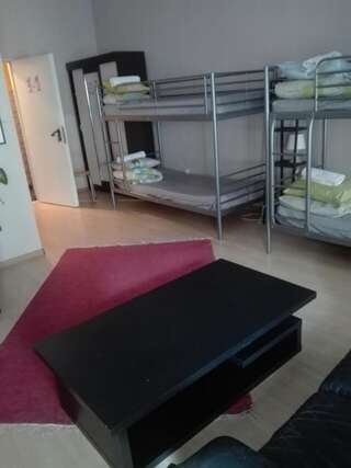 Хостелы Zinc Old Town Hostel Tallinn Таллин Семейный номер (для 6 взрослых)-11