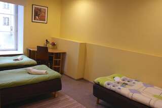 Хостелы Zinc Old Town Hostel Tallinn Таллин Трехместный номер-13