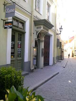 Хостелы Zinc Old Town Hostel Tallinn Таллин Трехместный номер-21