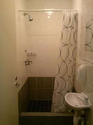 Хостелы Zinc Old Town Hostel Tallinn Таллин Трехместный номер-24