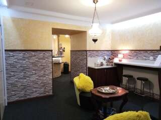 Хостелы Zinc Old Town Hostel Tallinn Таллин Трехместный номер-26