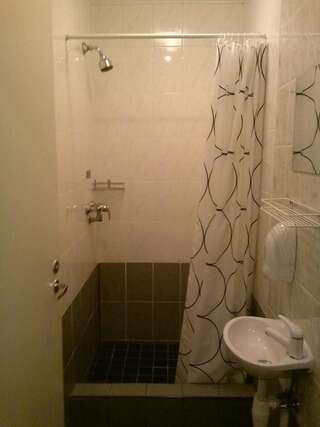 Хостелы Zinc Old Town Hostel Tallinn Таллин Трехместный номер-7